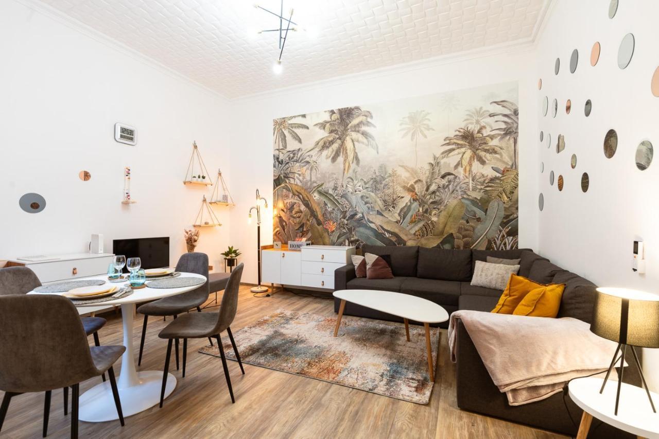 Stylish Modern Apartment Next To New York Cafe Budapeste